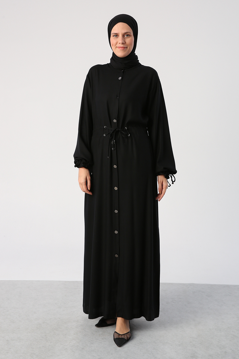 Lace Detail Buttoned Judge Collar Abaya