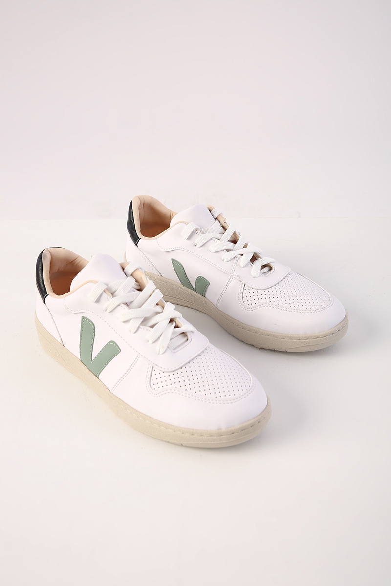 Bace Up Casual Sneakers