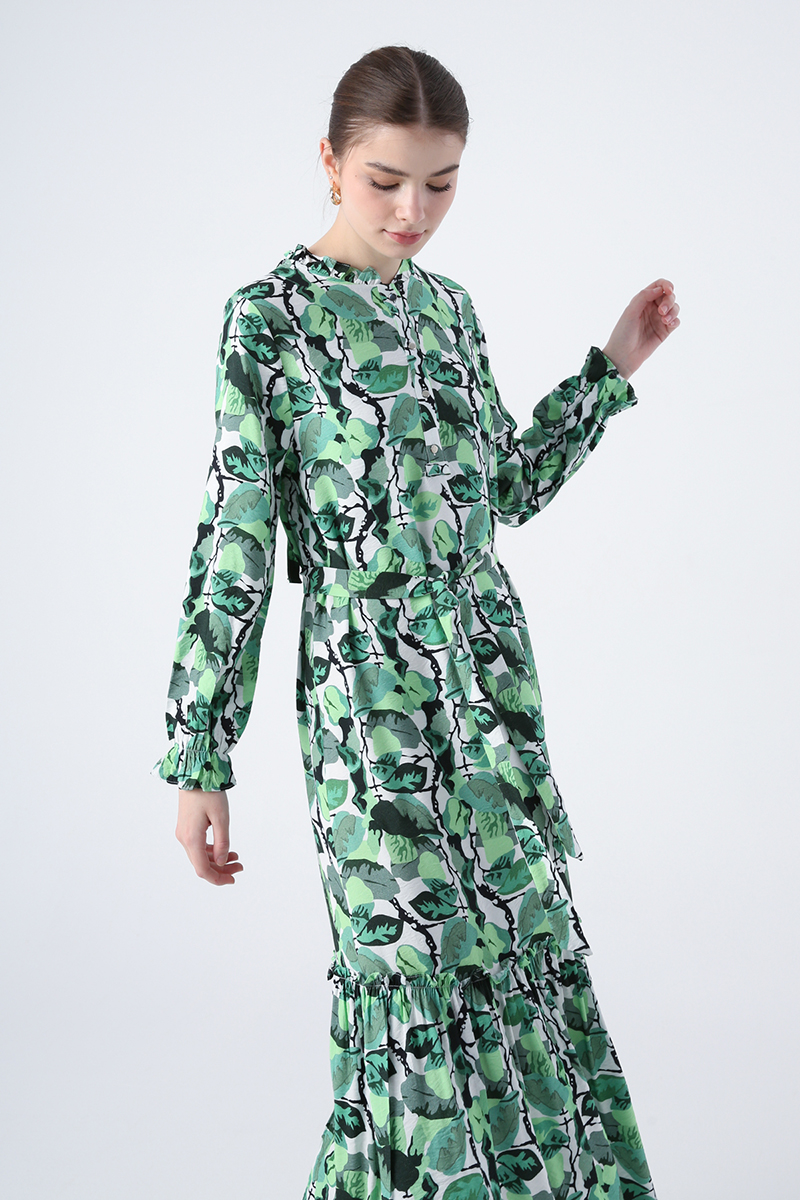 Bağlama Detaylı Yakası Fırfırlı Yarım Patlı Kuşaklı Viskon Elbise