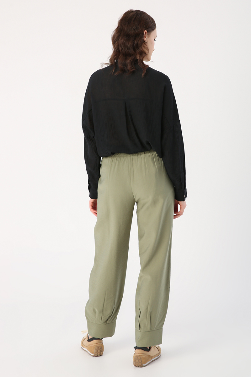 Elastic Waist Contrast Stitched Pocket Comfortable Fit Trousers