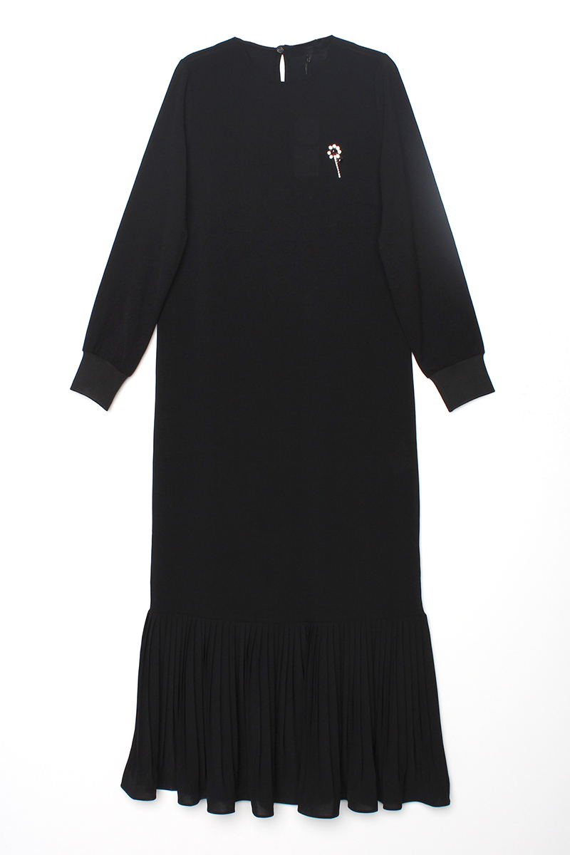 Brooch Detailed Skirt Pleated Crew Neck Dress