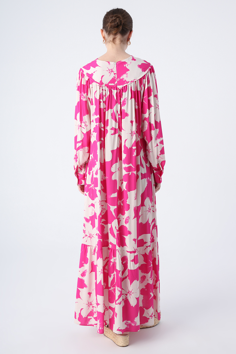 Büzgü Detaylı Eteği Fırfırlı Emprime Desenli Viskon Elbise