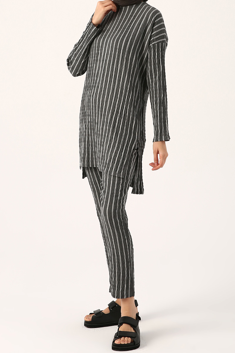 STRIPED HIJAB SUIT WITH PANTS