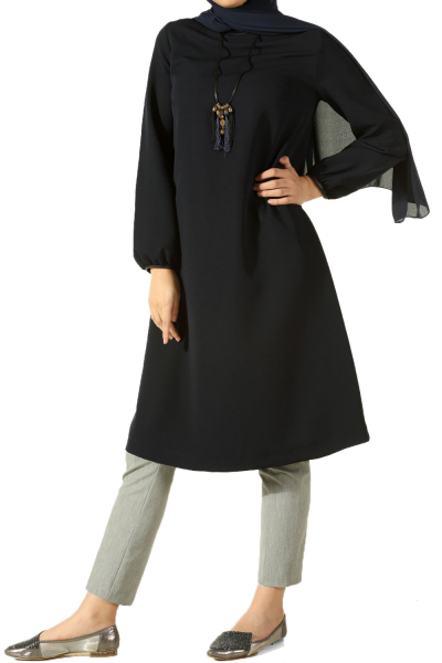 Tunic With Necklace
