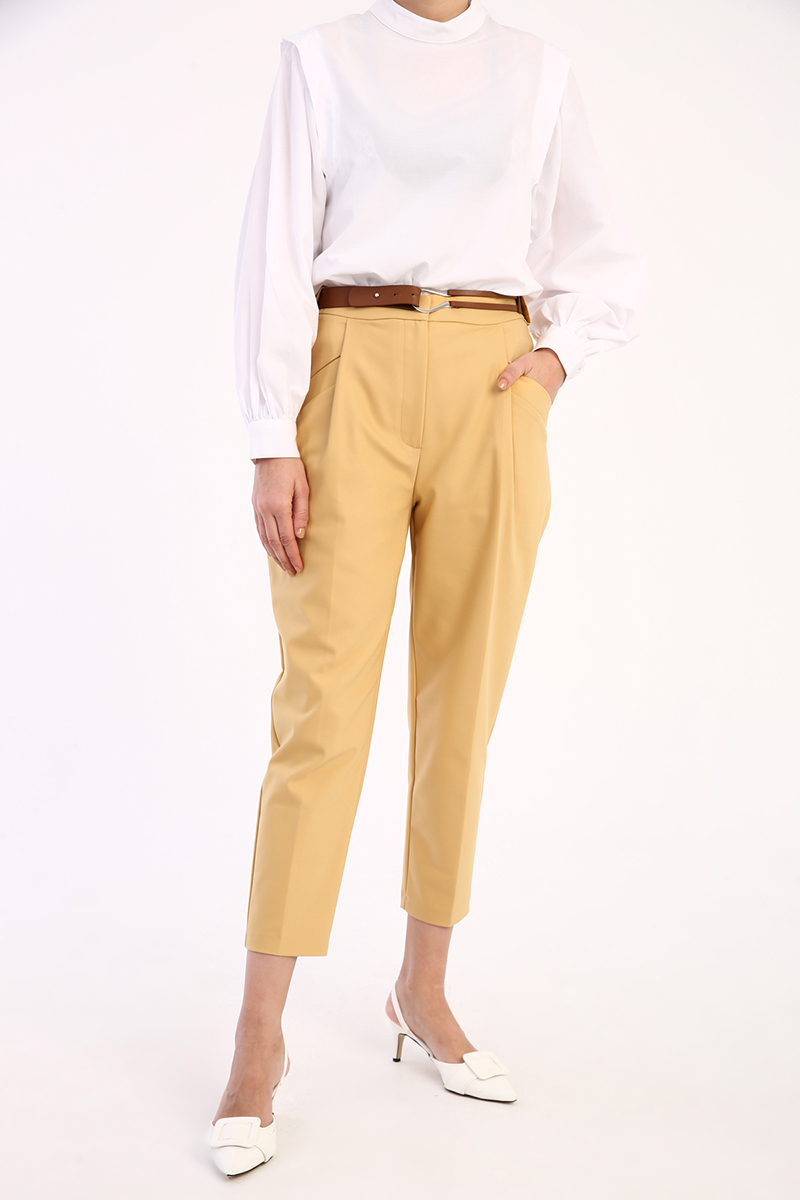 Pleated Pegged Pants With Belt