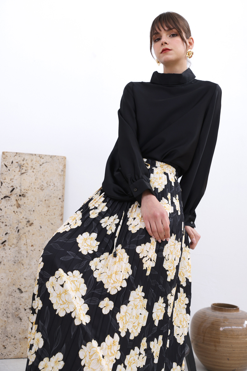 Patterned Pleated Skirt With Elastic Waist