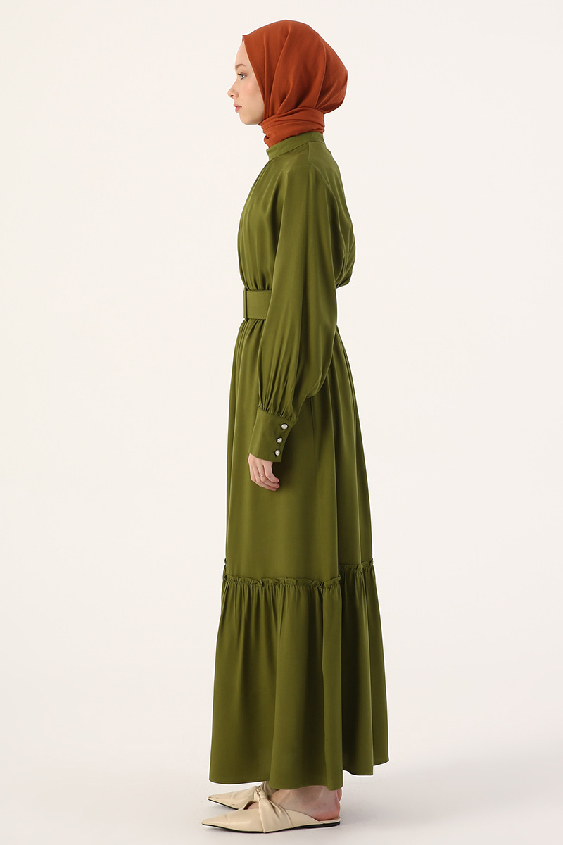 Dik Yaka Viskon Eteği Fırfırlı Kemerli Elbise