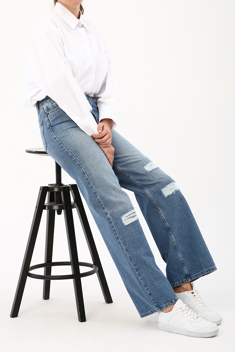 Straight Cut Distressed Jeans