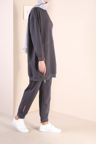 ZIPPER DETAIL EMBROIDERED TRACK SUIT
