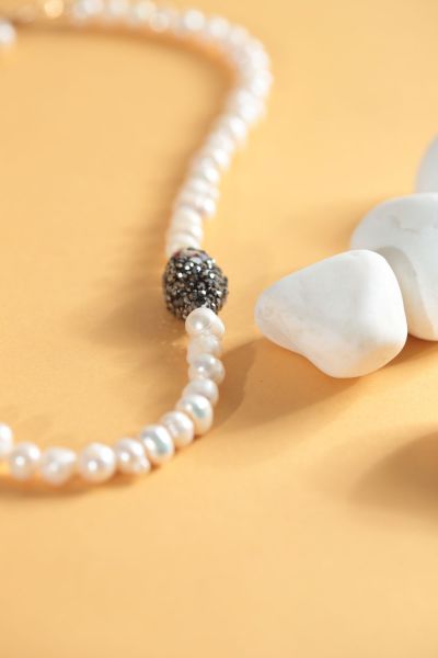PEARL DETAIL NECKLACE