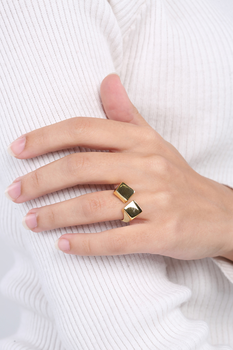Square Patterned Ring