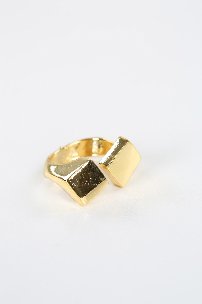 Square Patterned Ring