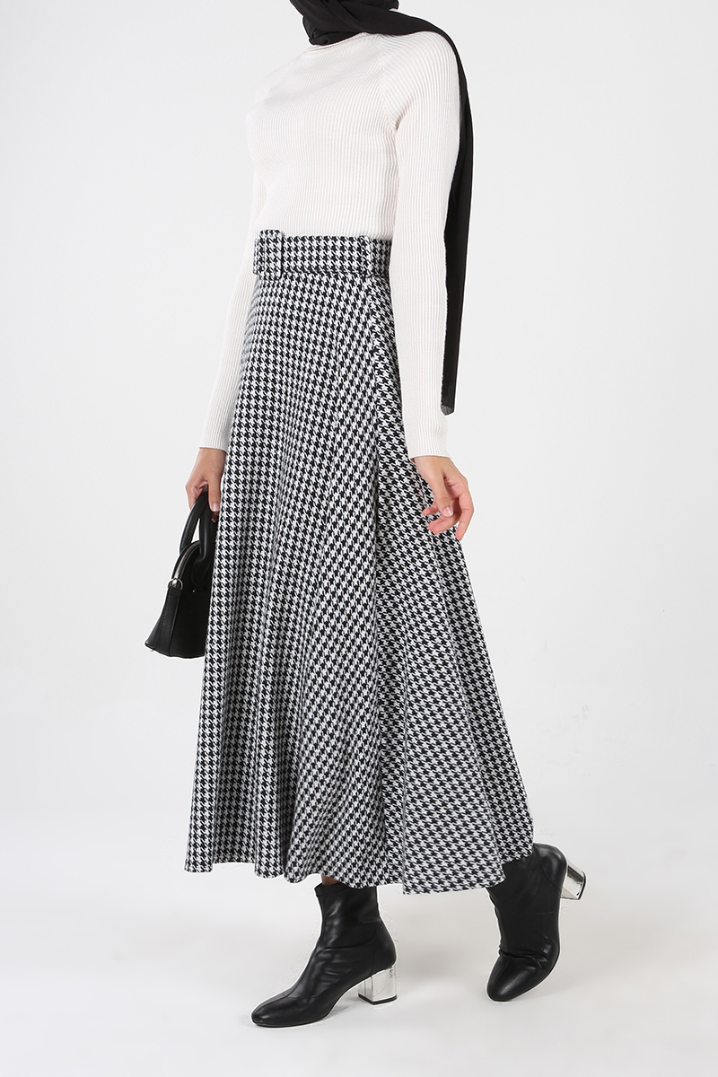 Crowbar Patterned Belted Skirt