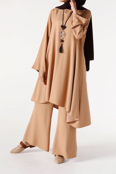 ASYMMETRIC HIJAB SUIT WITH NECKLACE