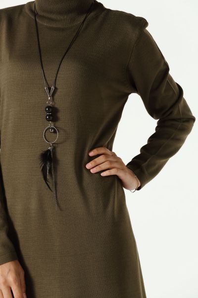KNITWEAR DRESS WITH NECKLACE