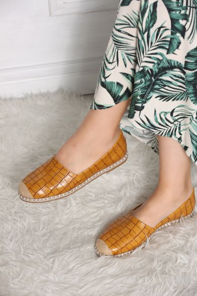 Patterned Flat Shoes