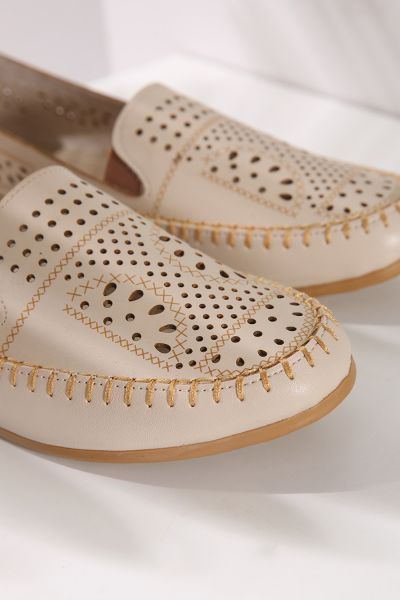 EMBROIDERED FLAT SHOES
