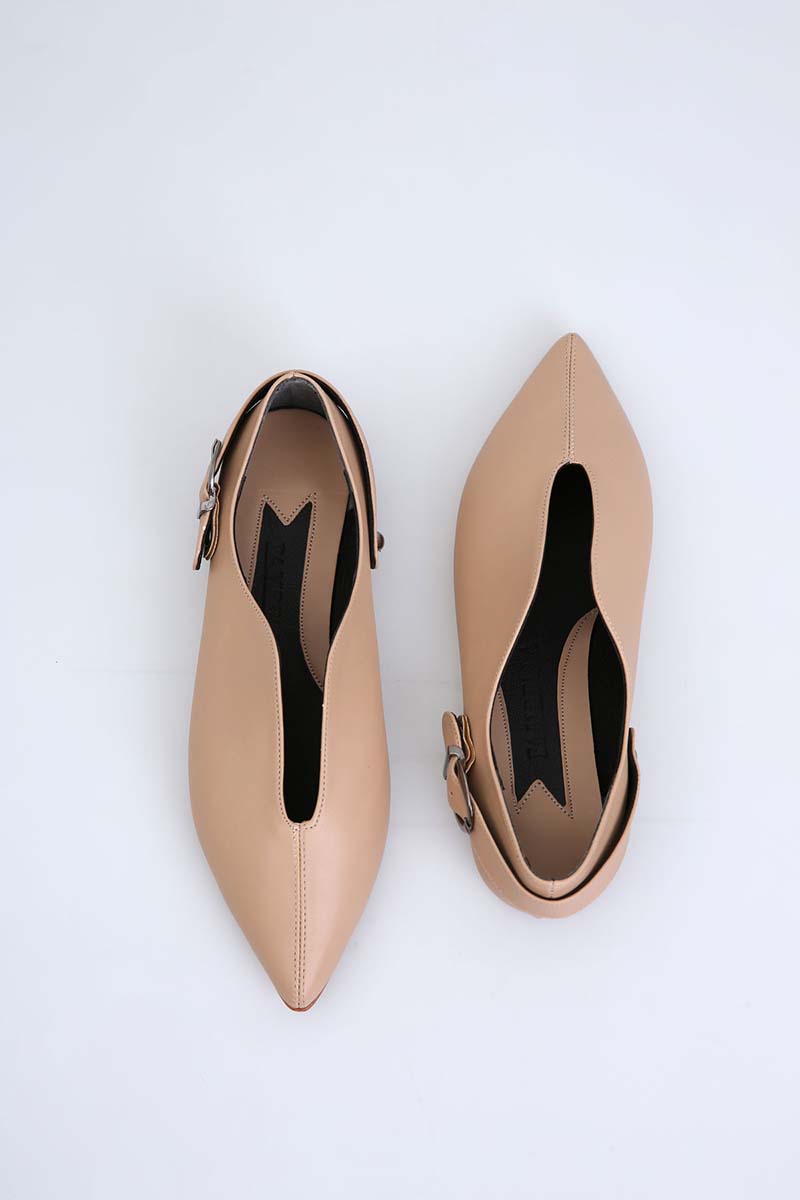 Front Detailed POint Toe Flats
