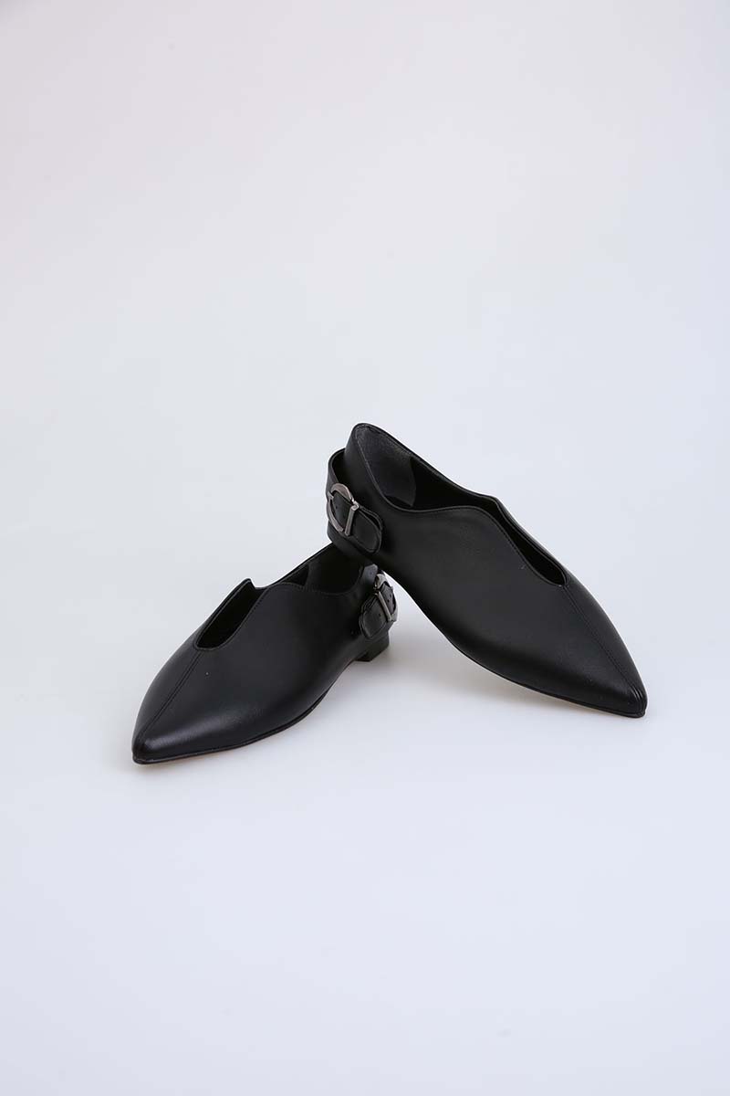 Front Detailed POint Toe Flats