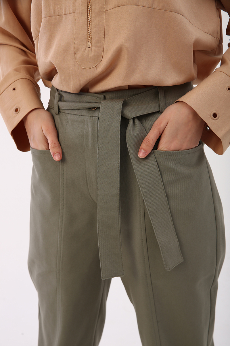 Paça Düğme Detaylı Bel Lastikli Kuşaklı Pantolon