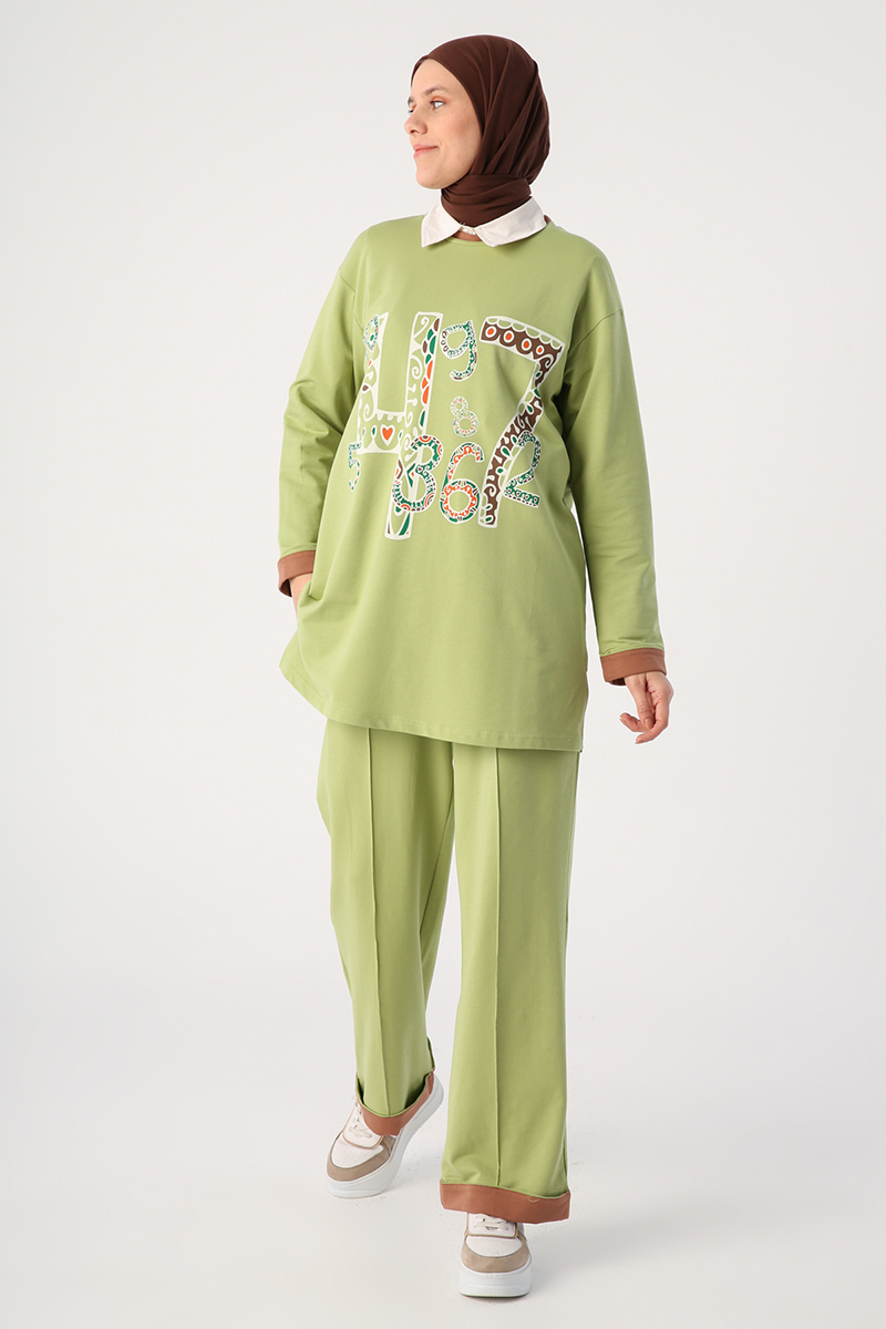 Pamuklu Üzeri Baskılı Garnili Pijama Takımı