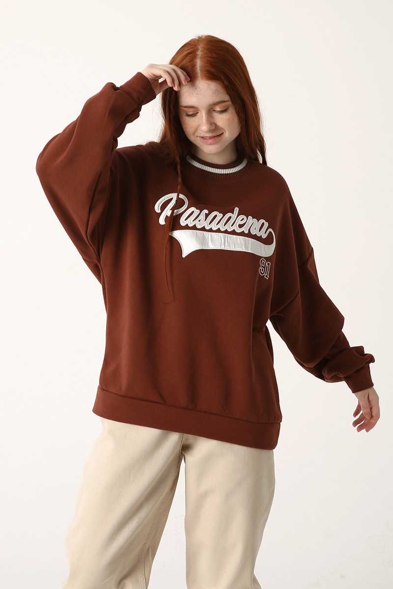 Şardonlu Yakası Ve Kolları Ribanalı Pasadena Nakışlı Sweatshirt
