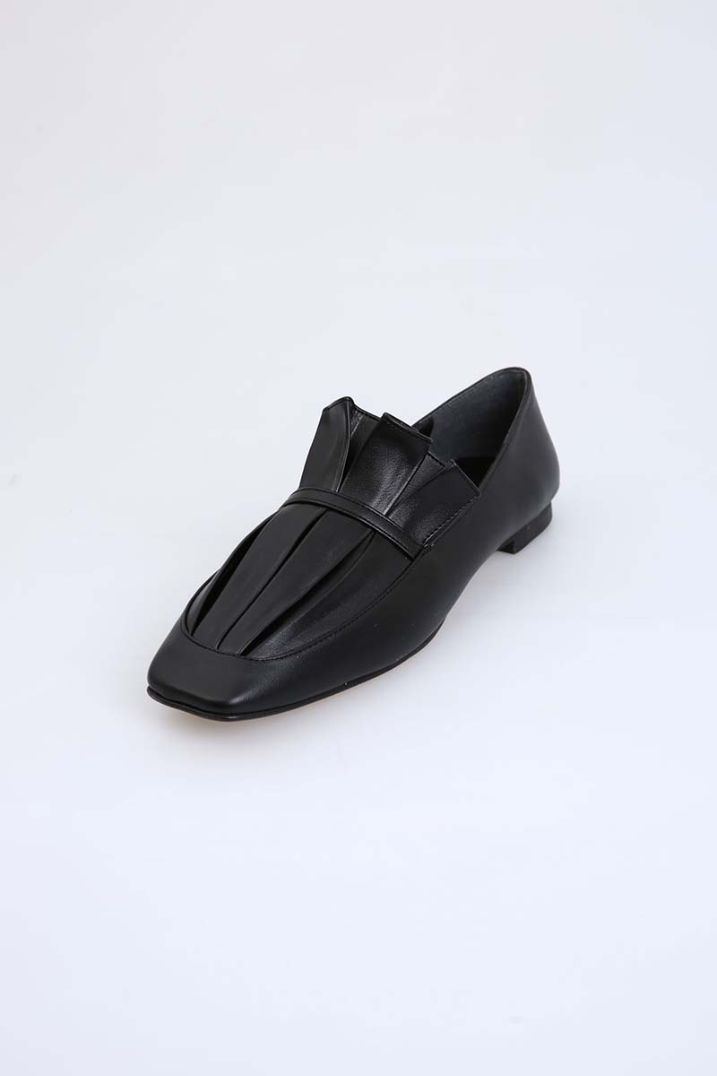Pleate Detailed Loafer