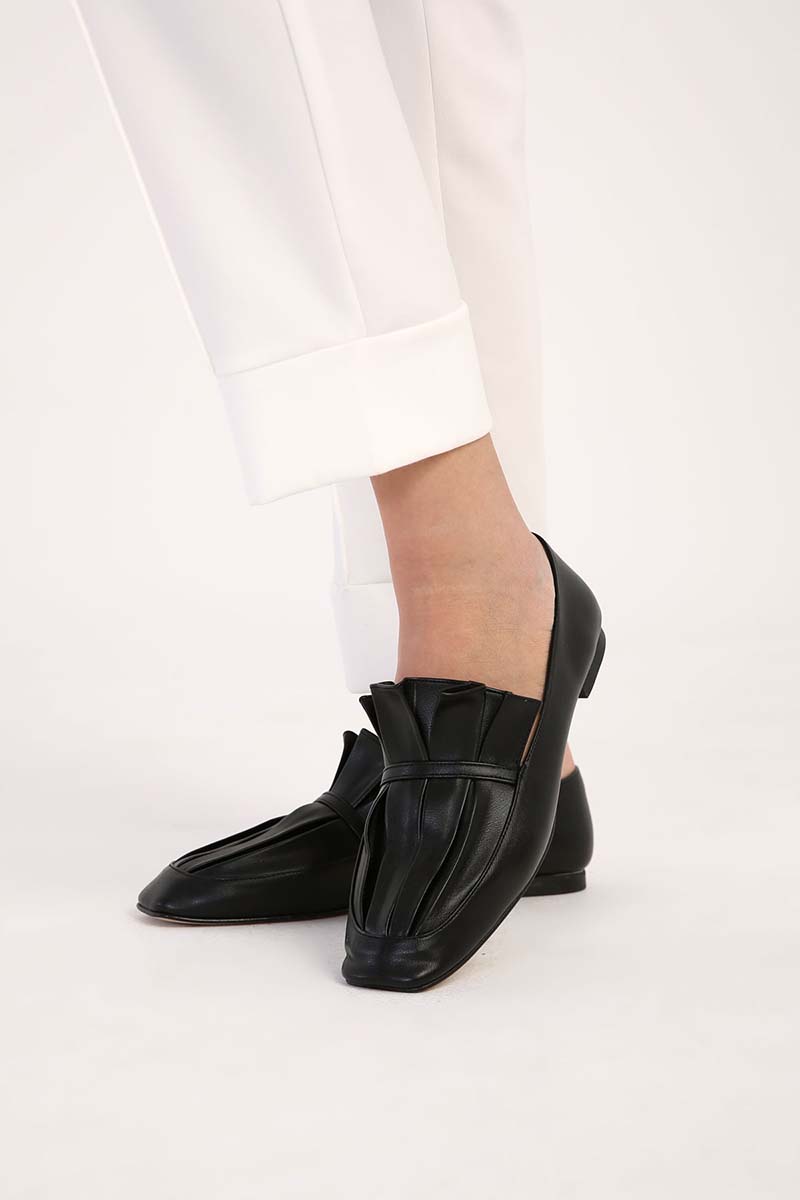 Pleate Detailed Loafer