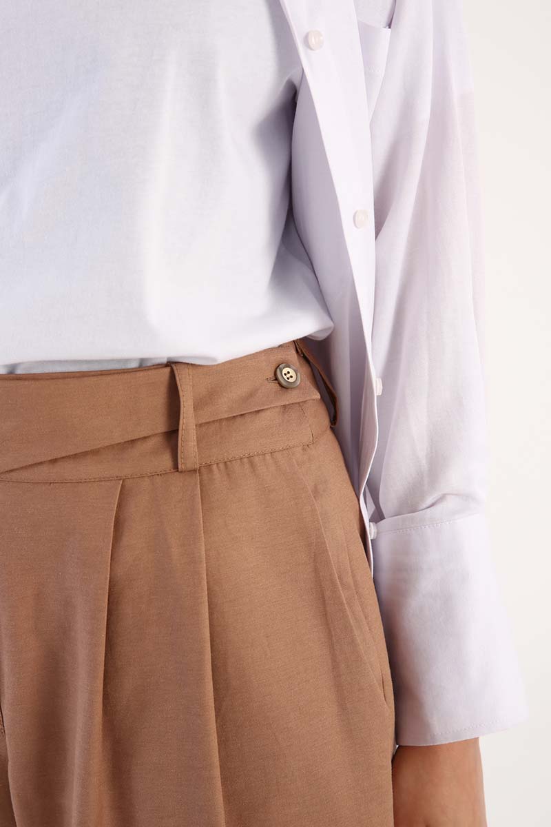 Button Detailed Waist Pleated Pants