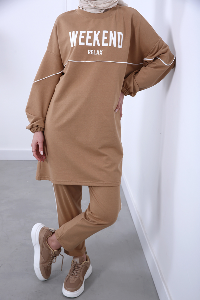 COMFORTABLE MOLD TRACK SUIT