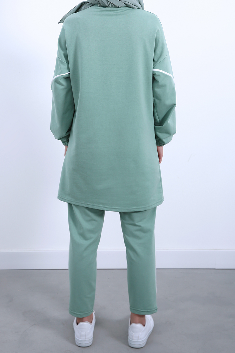COMFORTABLE MOLD TRACK SUIT