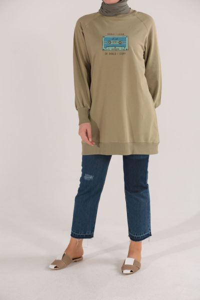 Raglan Sleeve Printed Sweatshirt