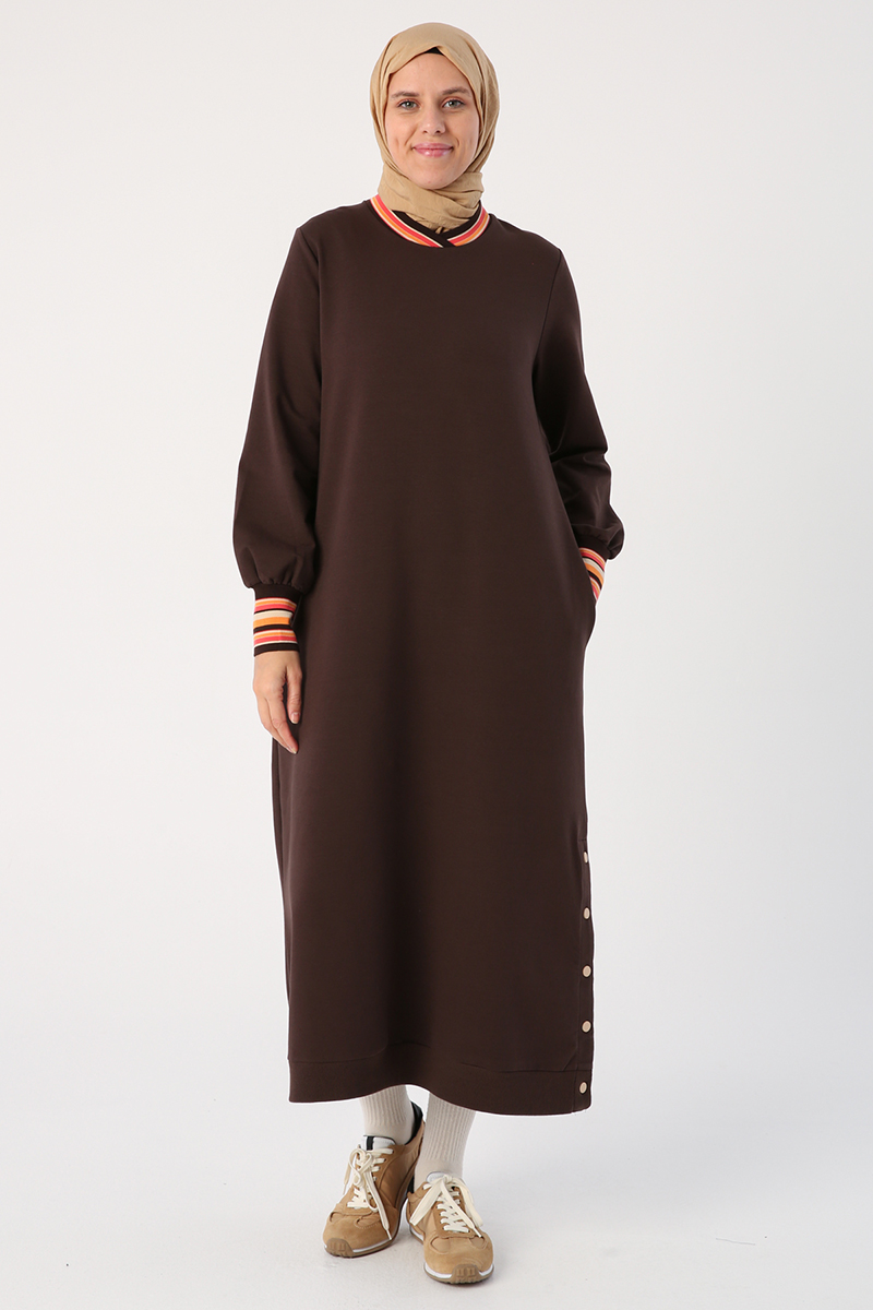 Ribanalı Çıtçıtlı Yırtmaçlı Elbise