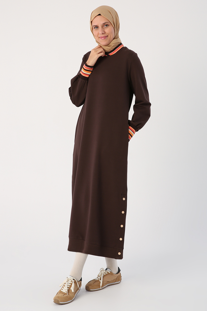 Ribanalı Çıtçıtlı Yırtmaçlı Elbise