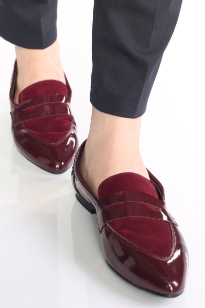 PATENT LEATHER SHOES