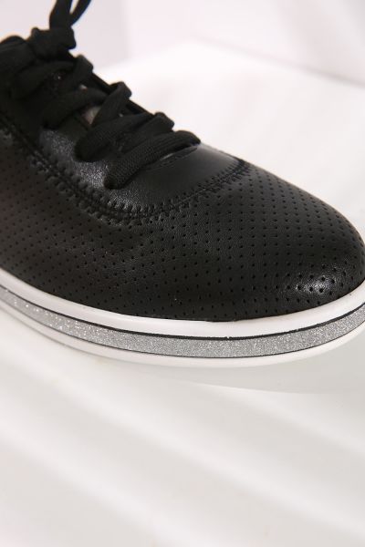 SPORTS SHOES WITH SOLE STRIPES