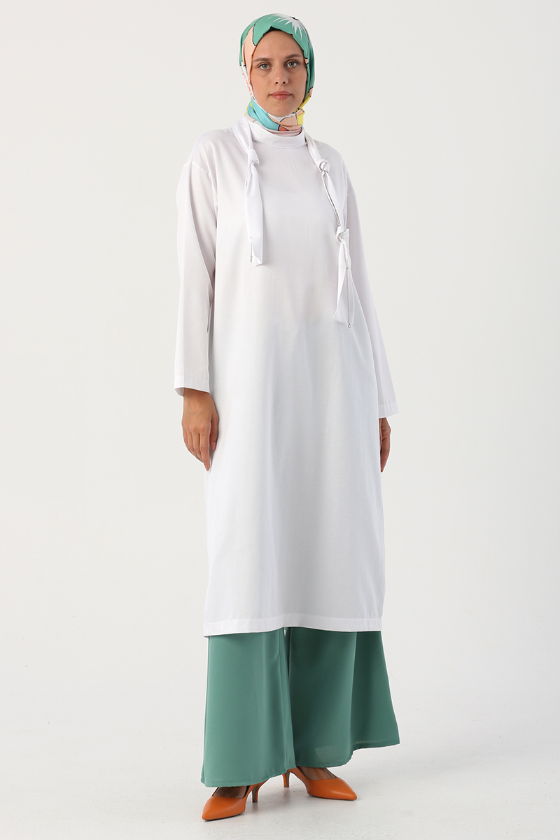 Knotted Collar Long Tunic with Chain