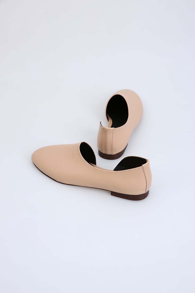 Side Detailed Round Toe Flat Shoes