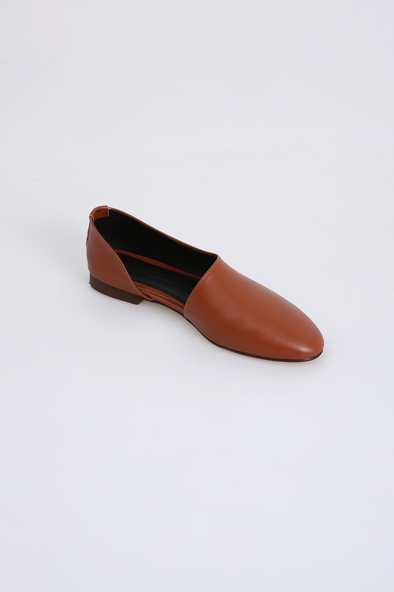 Side Detailed Round Toe Flat Shoes